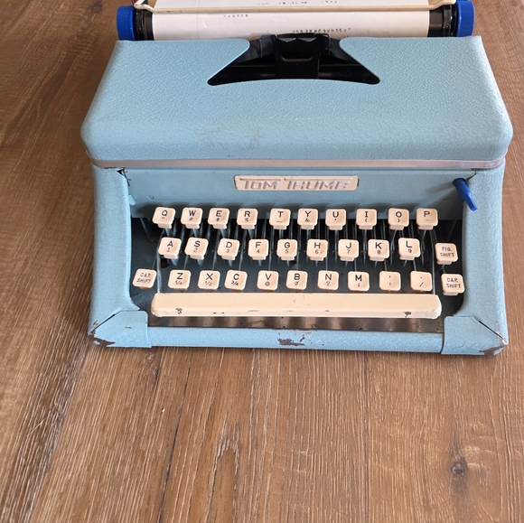 Vintage Tom Thumb Typewriter. Works! Produced by Western Stamping Co. - Picture 3 of 9